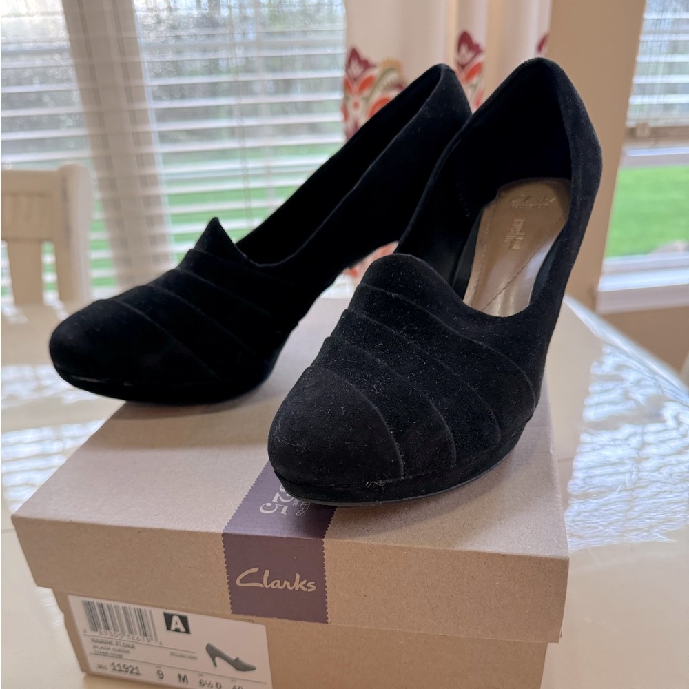 Clark’s Narine Flora Suede Pumps
